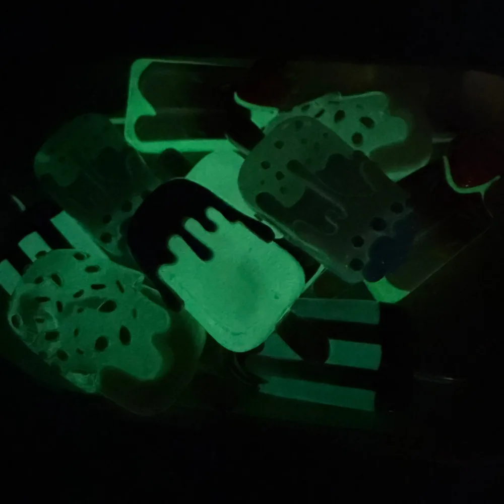 Resin Glow In Dark Transparent - огляд і ціна Christmas Craft Embellishment