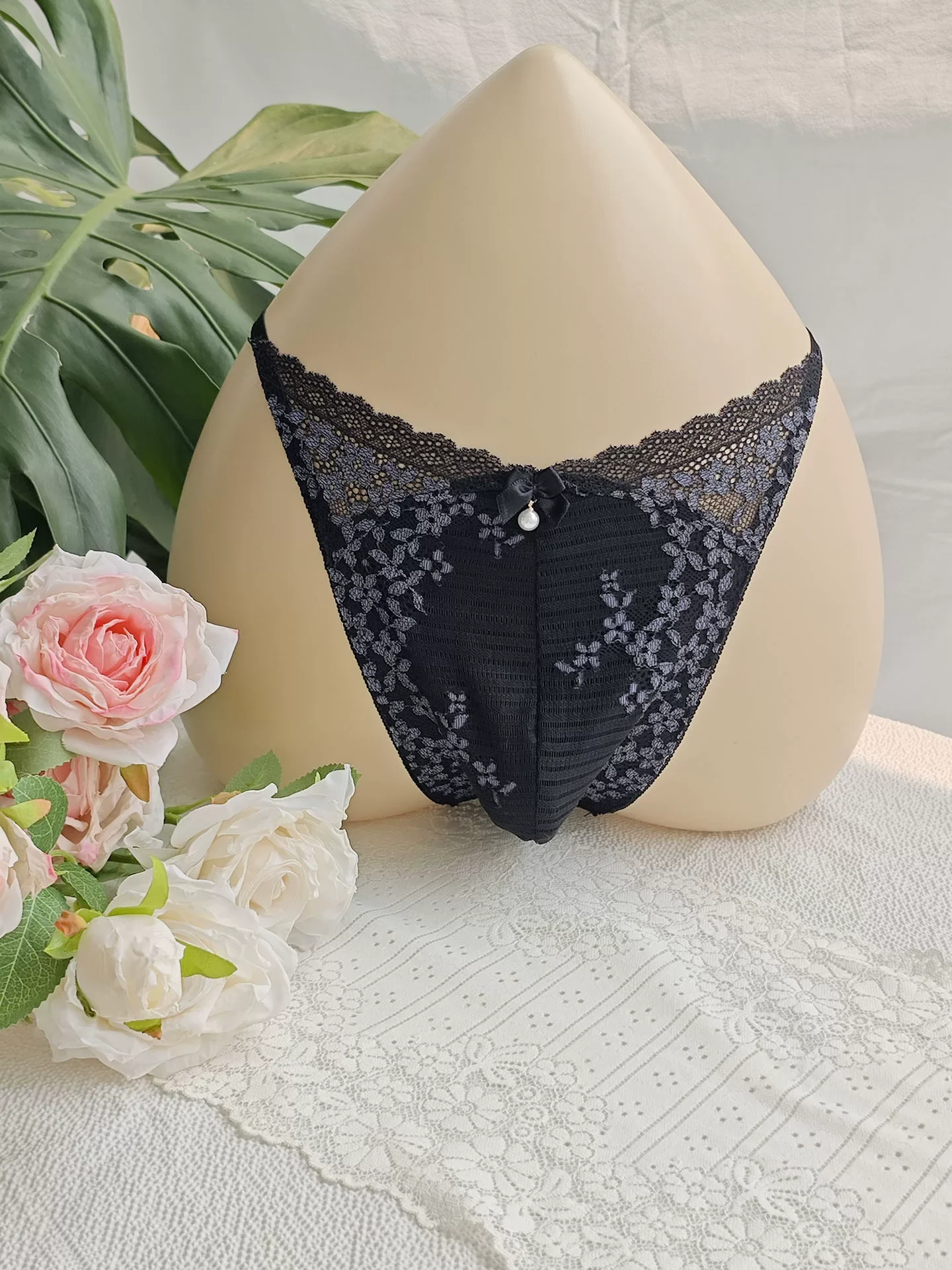 Black Lace Man's T-brief Embro - огляд і ціна Embroidery Embellishments