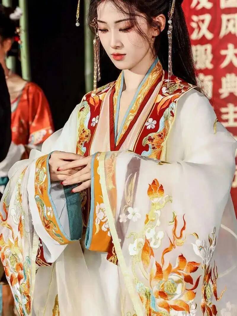 Ming Dynasty Hanfu Embroidery  - огляд і ціна Embroidery Craft